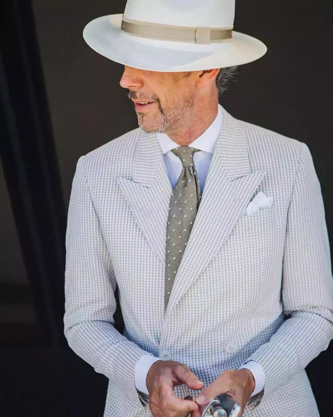 怎么挑一件合身的西装外套,西装外套怎么算合身