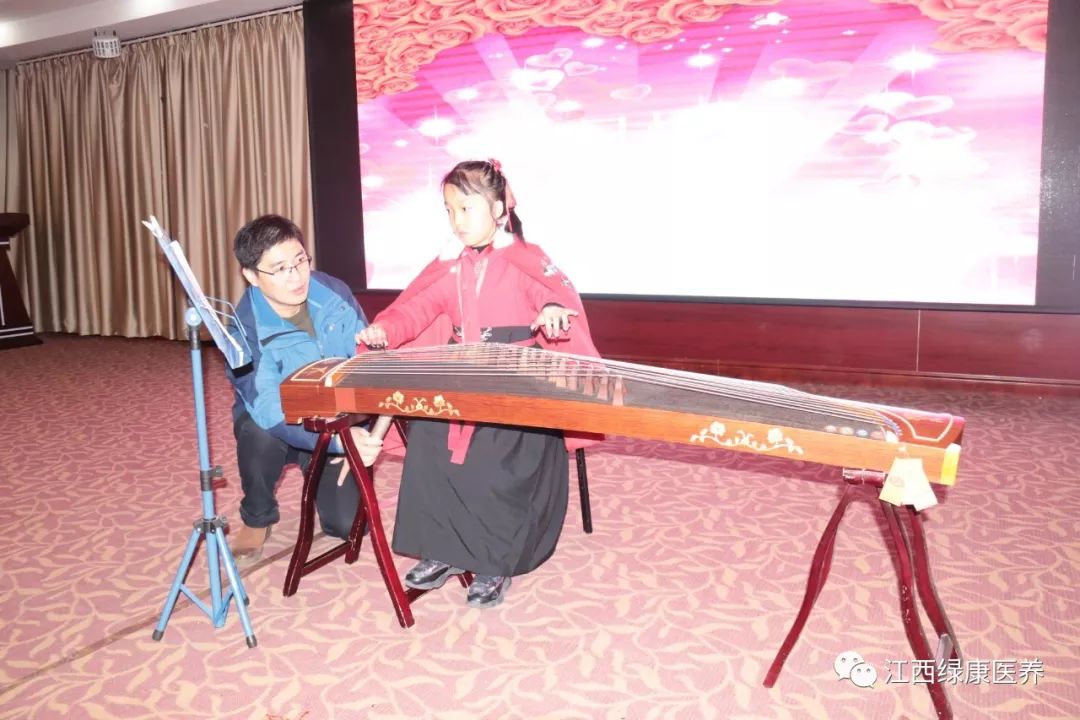 老少同堂其乐融，尊老爱幼代传承——南昌绿康国际老年城十二月集体生日会顺利开展