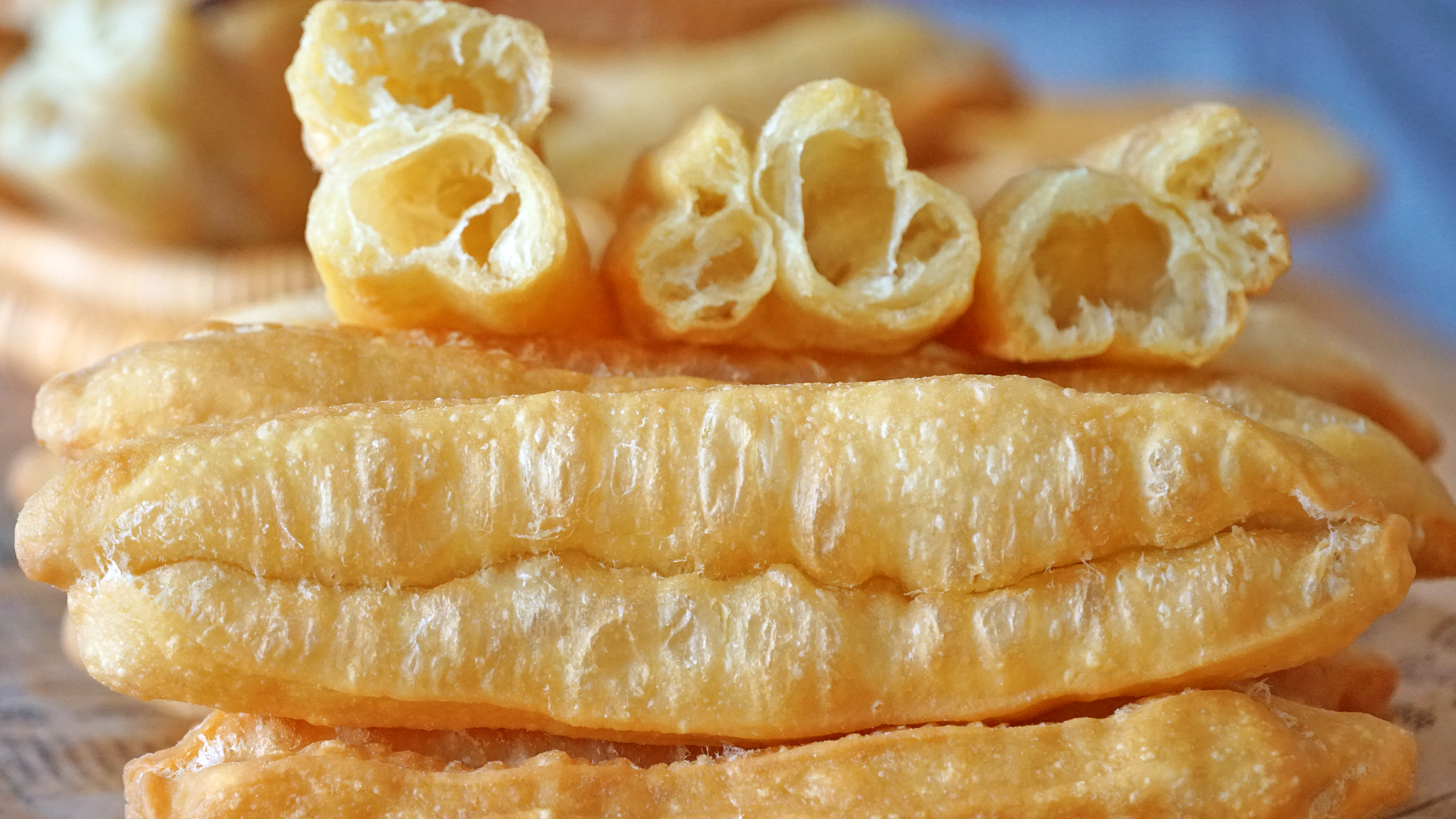 香酥小油条做法不用任何添加剂,家庭自制油条的小窍门