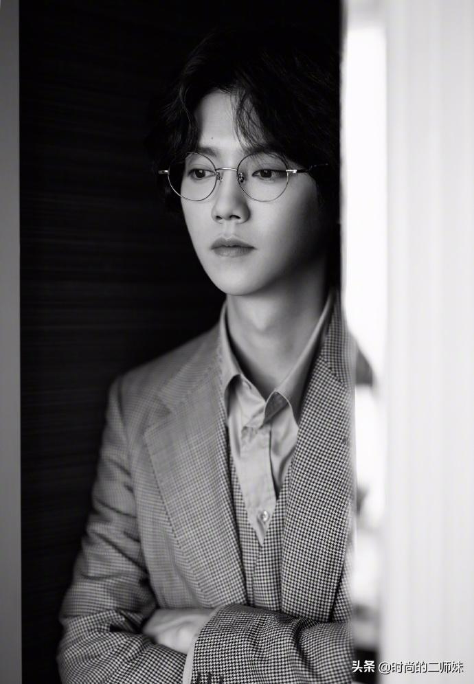 鹿晗帅气制服,鹿晗贵气照片