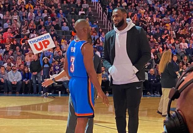 东契奇险被打哭，香蕉船保罗的脸又被打肿，网友：老詹太过分了