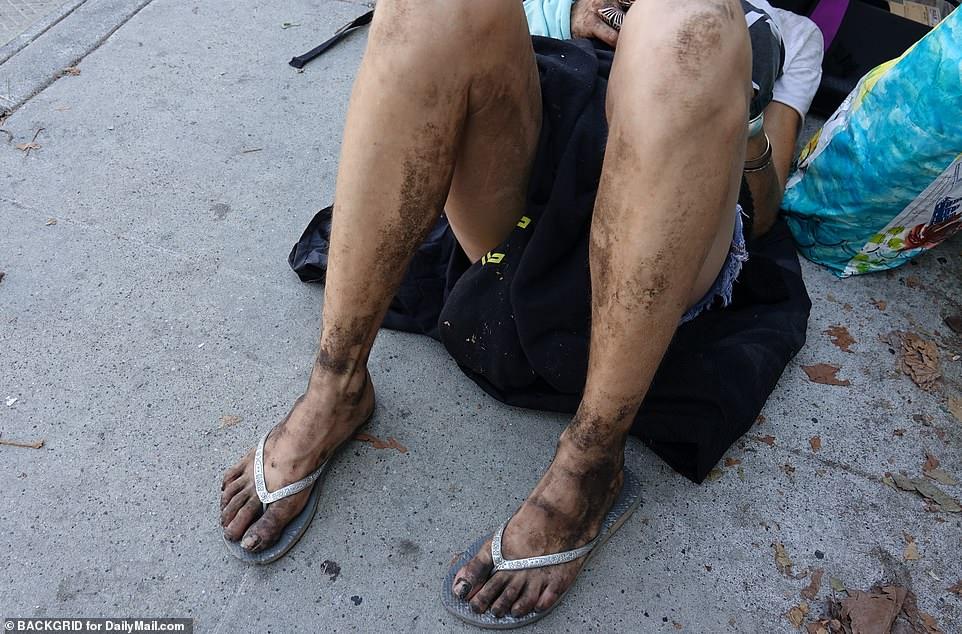 美艳名模沦为脏臭流浪汉,名模沦为流浪汉