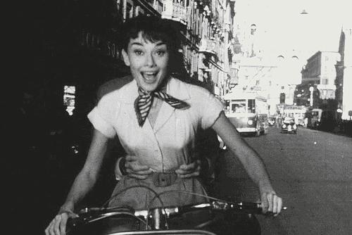 丝巾过时不,丝巾系的不只是精致时髦更是品味