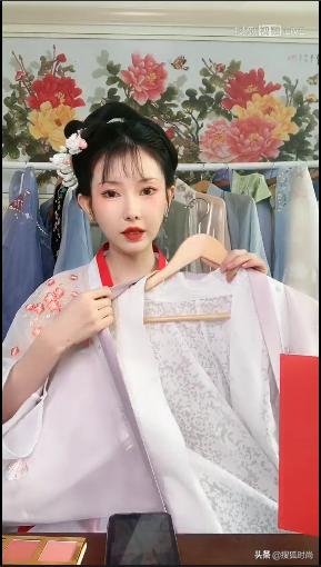曾穿着汉服打卡过19个国家的古风博主分享：如何穿汉服过中国年