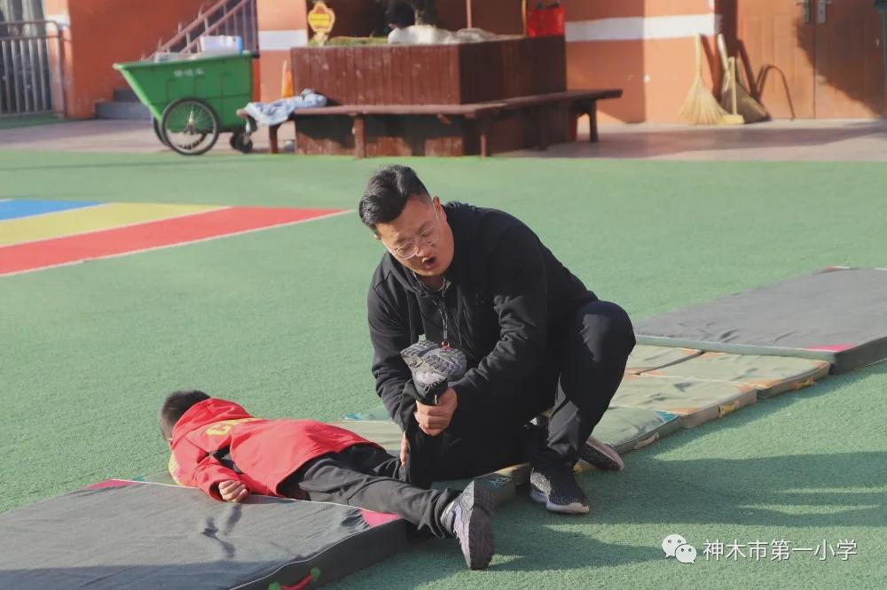 神木第一小学拔河比赛,小学体育优质课简报