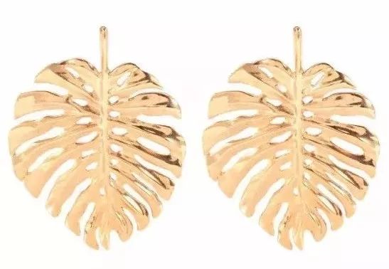 大多数明星的婚戒都是钻石鸽子蛋,女明星穿的婚纱和戒指