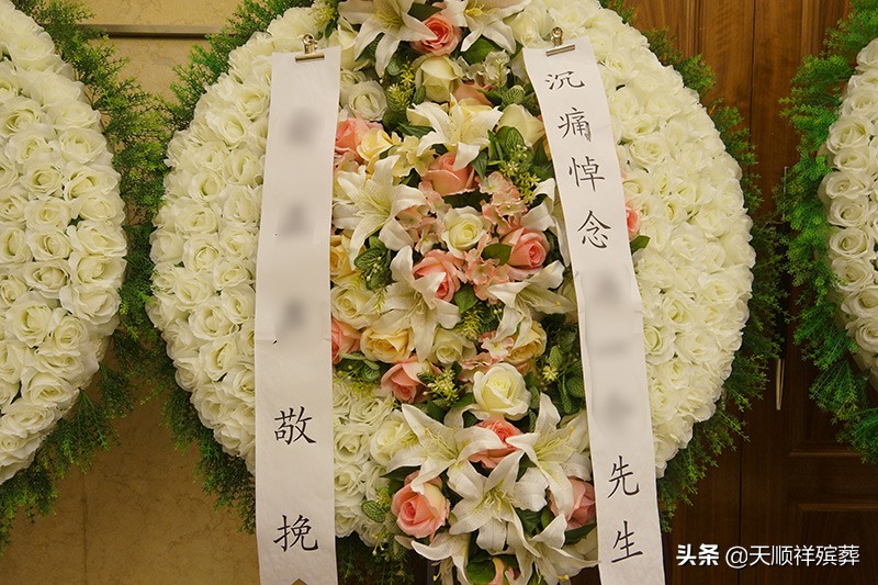 亲人离世后要送花圈吗,家里老人去世子孙送花圈的禁忌