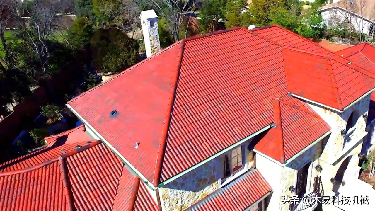 民间大叔曾改进瓦片，能给屋子供电，一年剩下2000元电费