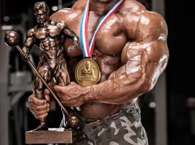 历史深蹲最强纪录,深蹲牛人到底有多强