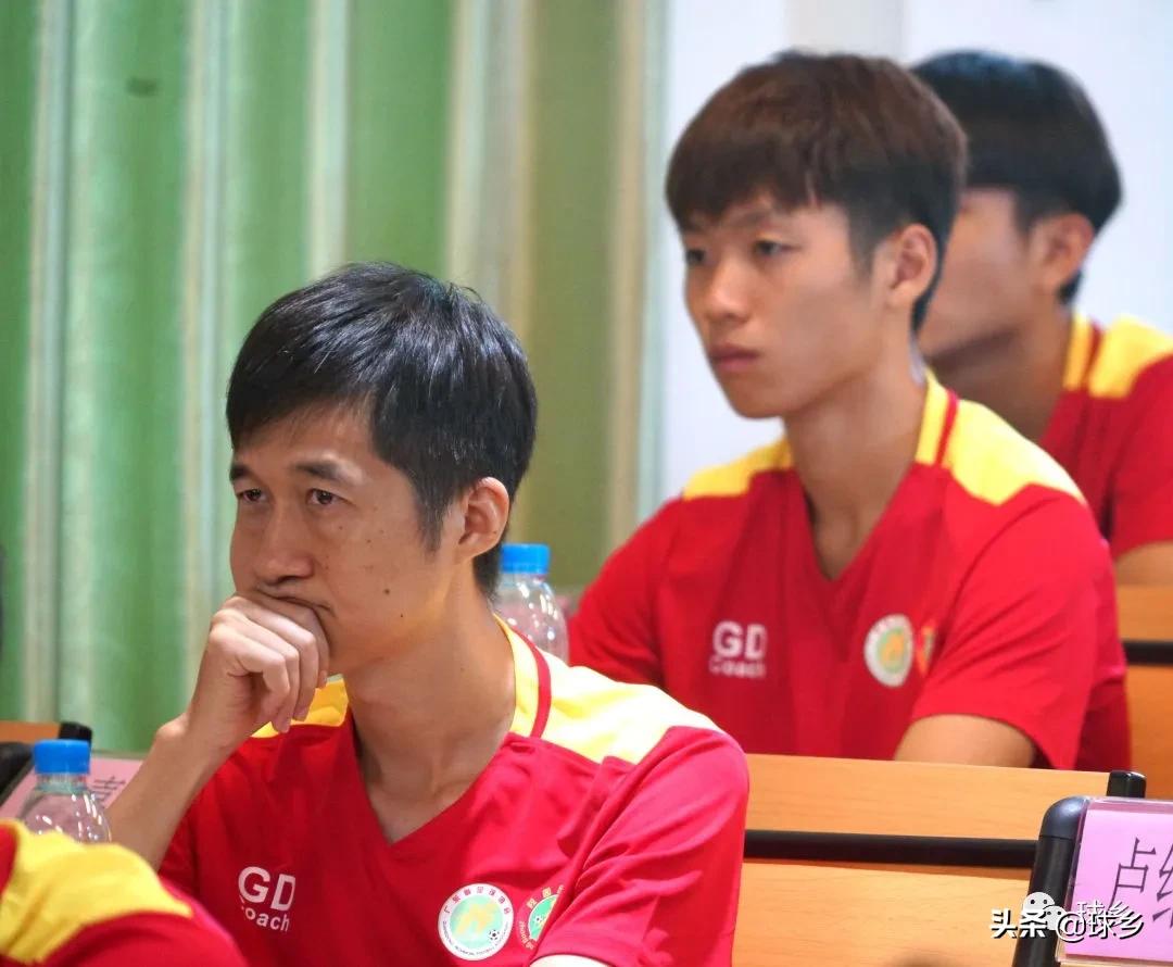 以赛促训提高足球教练员执教水平,青训基层人才培养教练员水平提升