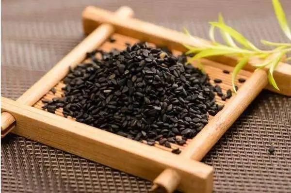 熬夜导致的眼袋怎么消除最有效,熬夜眼袋怎么消除简单常用的方法