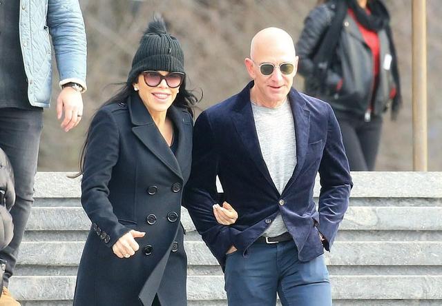 贝佐斯女友桑切斯日常生活,贝佐斯第二任老婆桑切斯简介