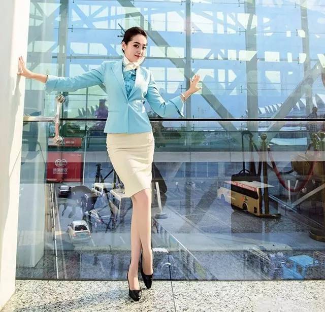 世界航空服赏析,大韩航空白色和蓝色制服