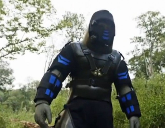 科学家试验被蛇吞,被蛇吞自救实验