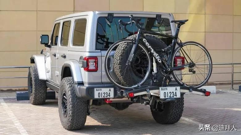 迪拜司机要小费,迪拜30万迪拉姆可以买什么车