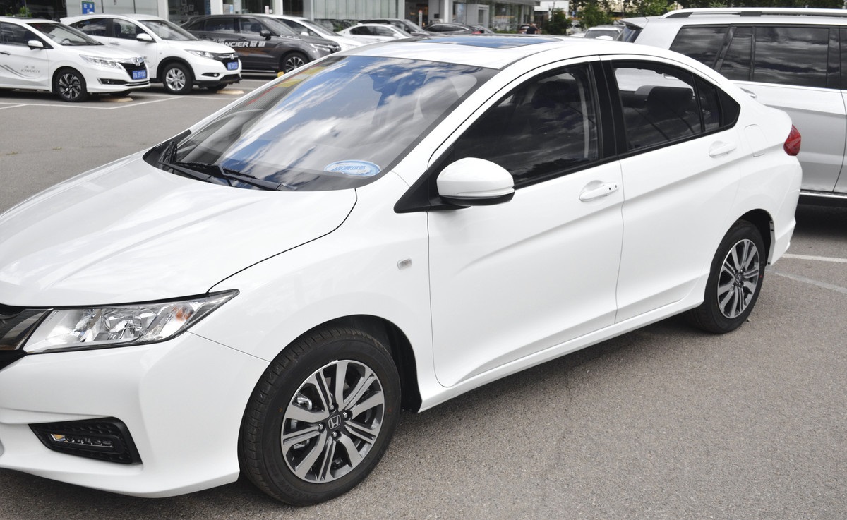 飞度三厢版价格,飞度地球梦1.592还是95