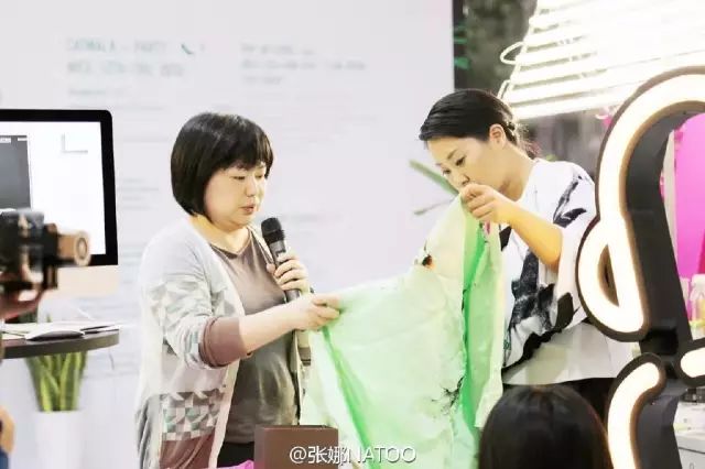 中国人只会跟风买名牌？80后女孩用旧衣改导致潮牌，燃炸上海滩