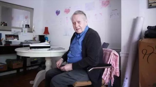 戴15元手表，租一居室，秘密捐出560亿，他真正活出了上帝的模样