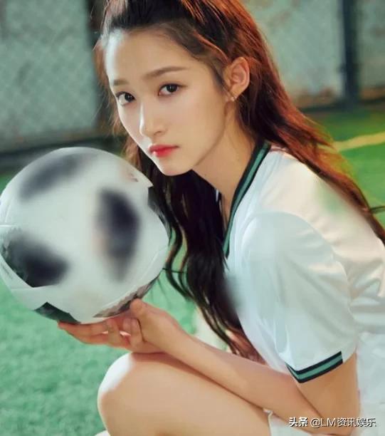 关晓彤足球宝贝造型,关晓彤足球宝贝装