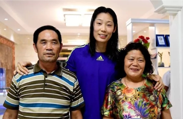 女排朱婷现在近况,朱婷从排球边缘到巅峰的逆袭之路