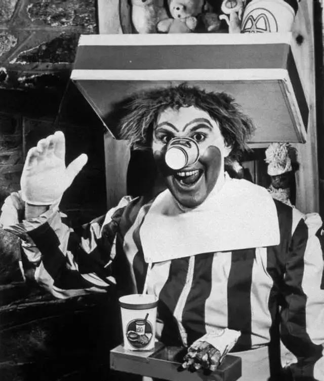 霍金站起来的照片,霍金站着