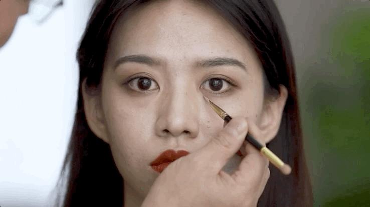 遮瑕的正确使用方法遮黑眼圈图文,遮瑕怎么遮痘痘和黑眼圈