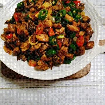 冷冻鸡腿怎么做好吃又好看视频,腌制冷冻的鸡腿怎么做好吃