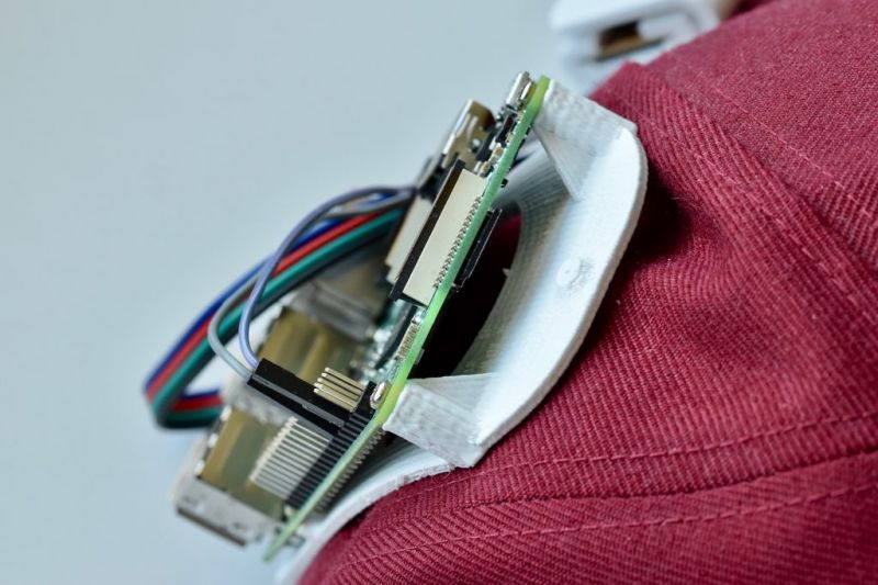 树莓派+帽子=可穿戴视频记录仪