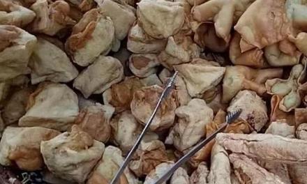 小伙街头卖小吃10元1个日卖400个,6旬大妈摆摊卖小吃一天卖300份