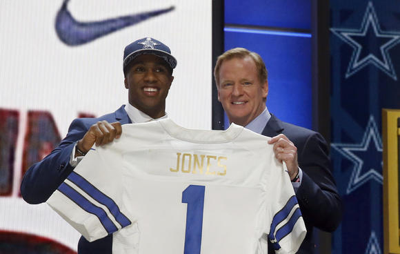 世界上跳的最远的人类,世界上跳得最远的人是跳几米