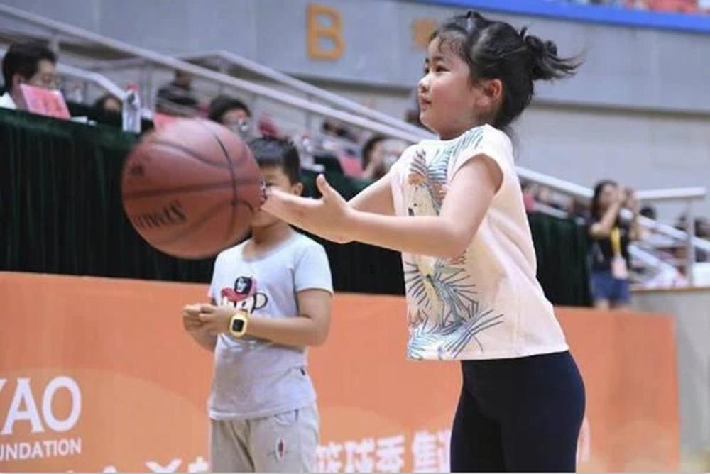 姚明女儿身高有可能超过姚明吗,媒体姚明12岁女儿身高近1米9