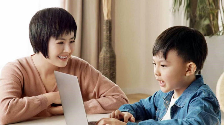 6年前，张泉灵追加1500万投资二混子，老公李铁直呼投资少了