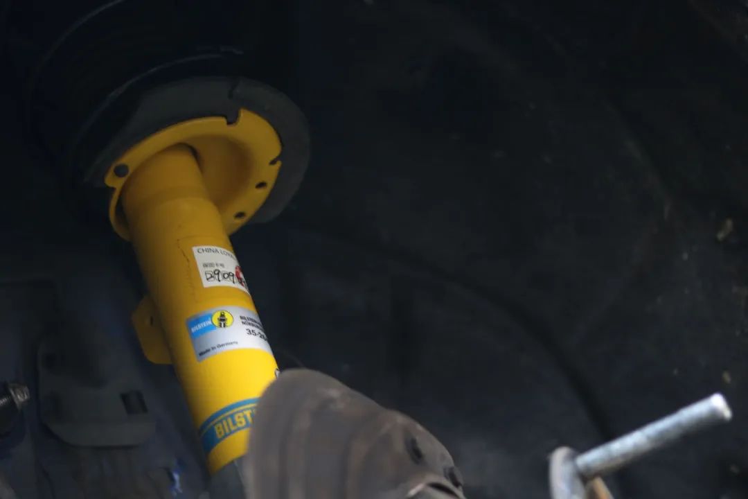 怪兽改造跑车视频,宝马f20120改装