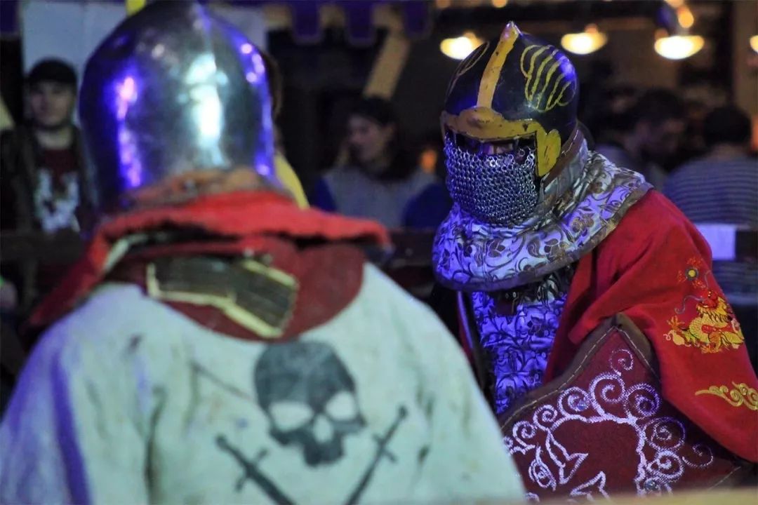 身披重甲、手握关刀，在欧洲赛场上硬刚的中国战士