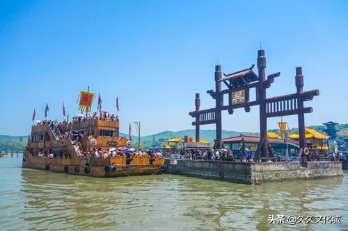 老不看三国少不看水浒的本质原因,为何少不看水浒老不看三国