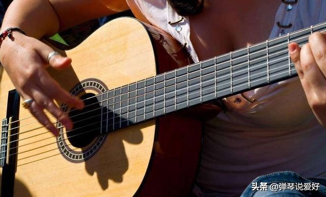 初学吉他学会一首歌要多久,初学者每天学吉他一个小时