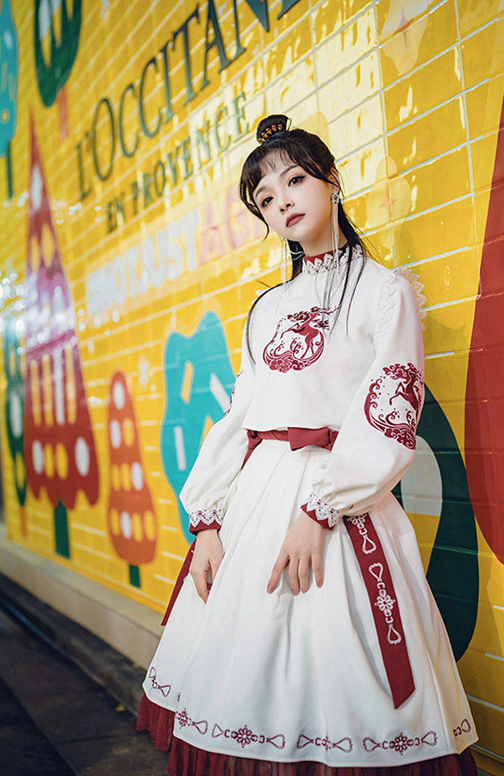 谁说军lo难驾驭？最近流行的“中华风军lo”个性优雅，谁穿谁飒气