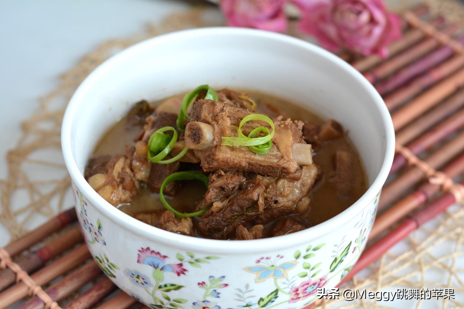 过年餐桌必备的三道年夜菜做法,春节年夜饭必做的10道菜硬菜