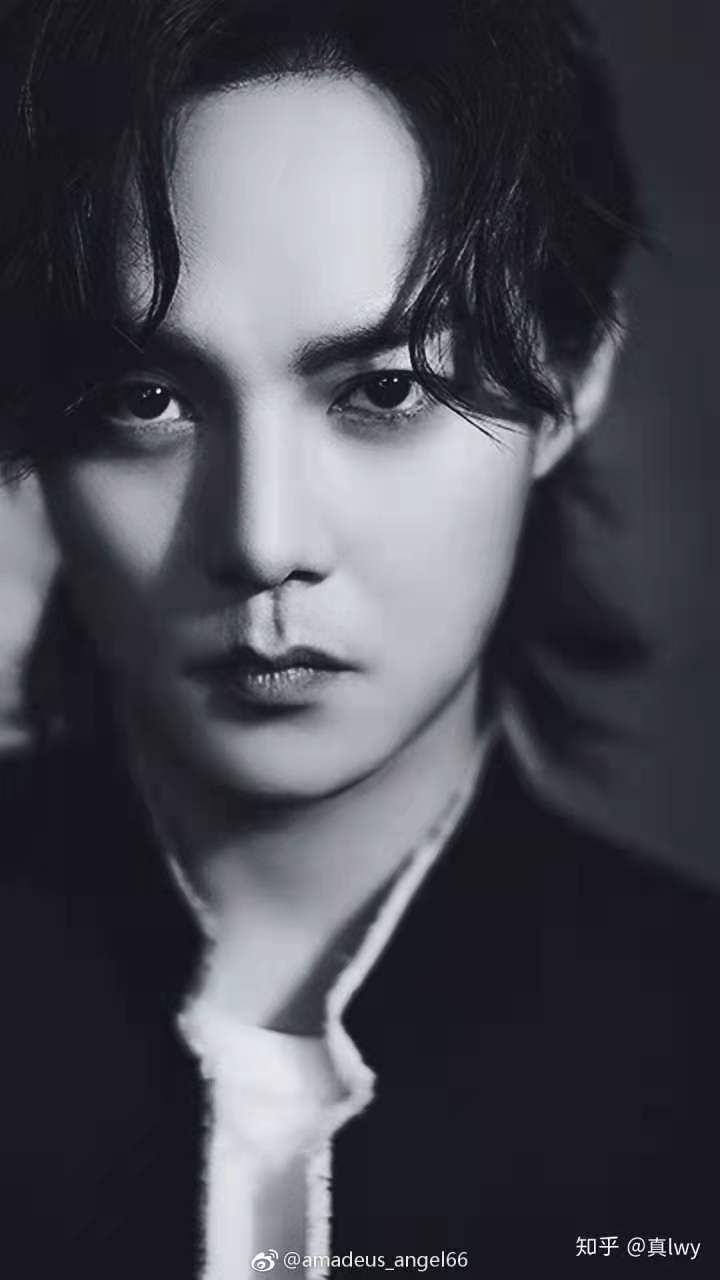 油腻大叔发型2020流行发型,40岁大叔雅痞风格侧背小卷发型