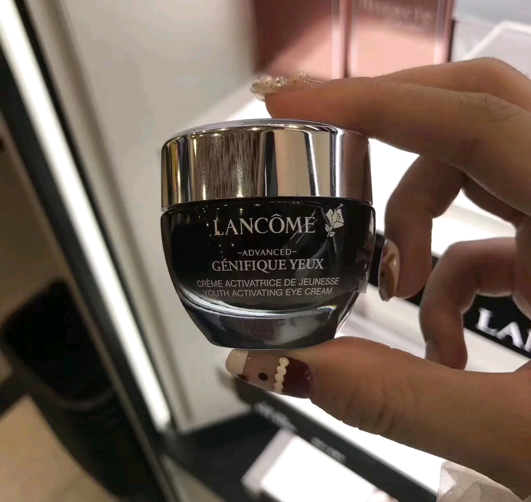 雅诗兰黛和兰蔻小黑瓶眼霜哪个好,雅诗兰黛小棕瓶对比兰蔻发光眼霜