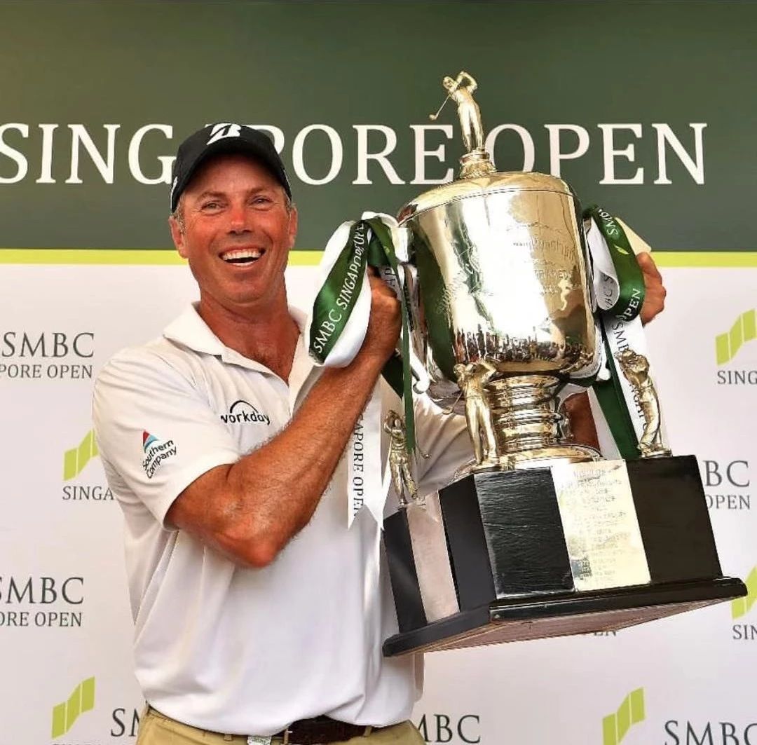 白老虎关天朗赢冠军；独臂长者一杆进洞：“福勒大叔”变装球童