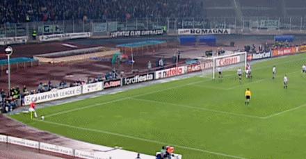 万人迷光环下的铁血斗士职业球员典范