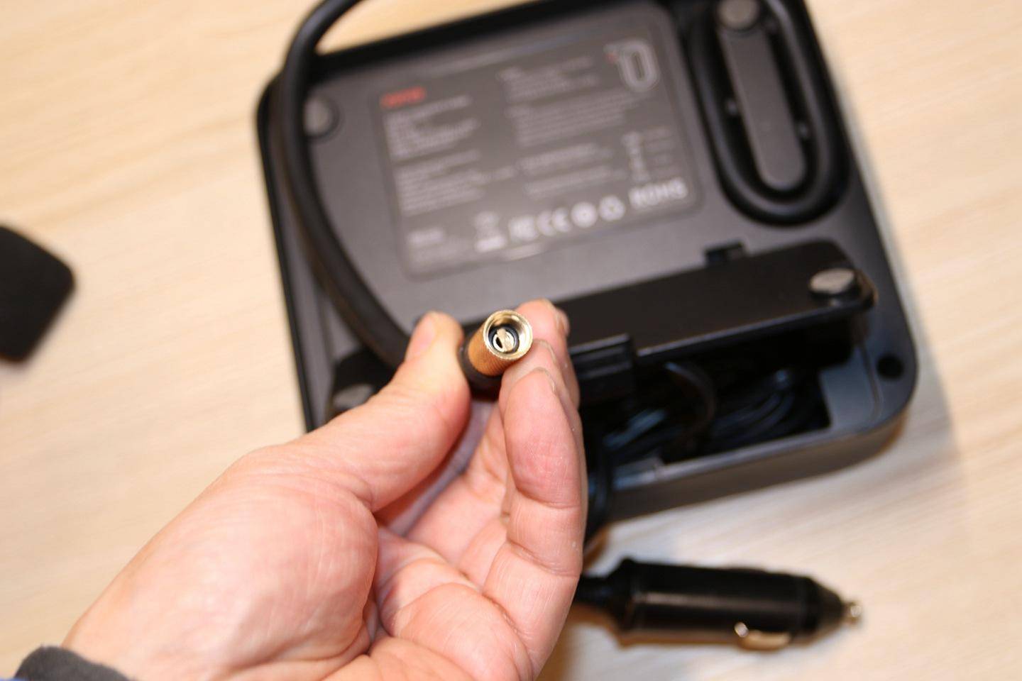 70迈轮胎充气泵青春版怎么使用,70迈车载汽车轮胎充气泵