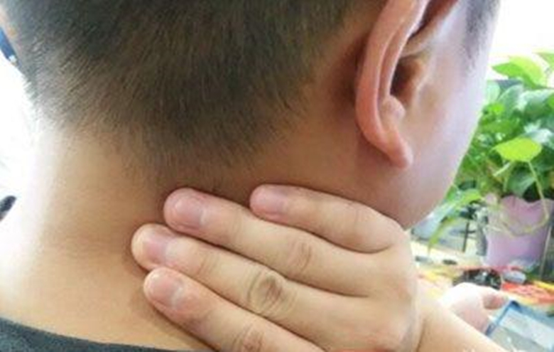 落枕的科学解释,专家解答落枕的真正原因