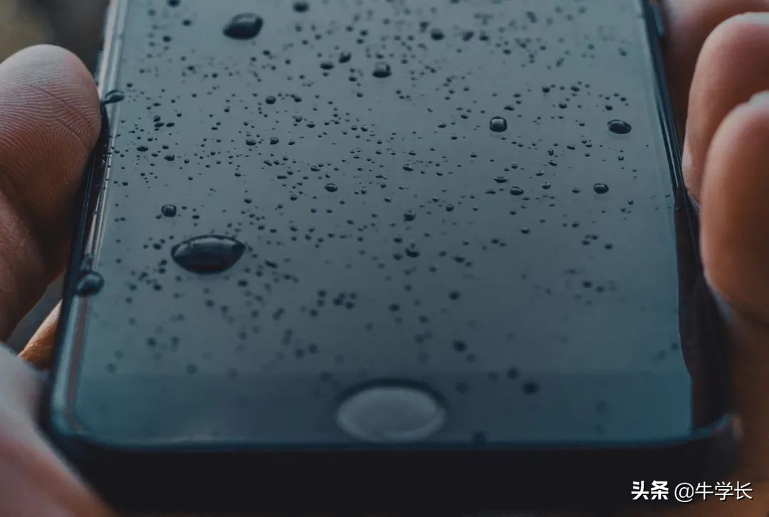 苹果手机屏幕一直闪烁是什么原因,苹果手机屏幕黑屏是什么颜色