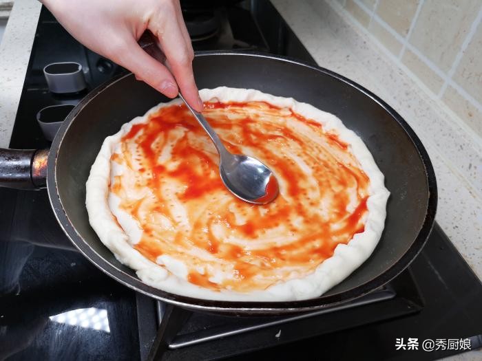 懒人自制肉酱披萨家常做法,懒人披萨做法烤箱烤几分钟