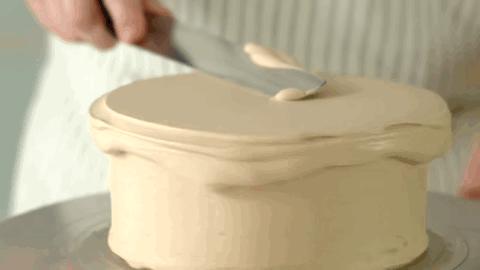 好吃的只有奶油的爆浆蛋糕,罗森摩卡芋泥味奶油蛋糕