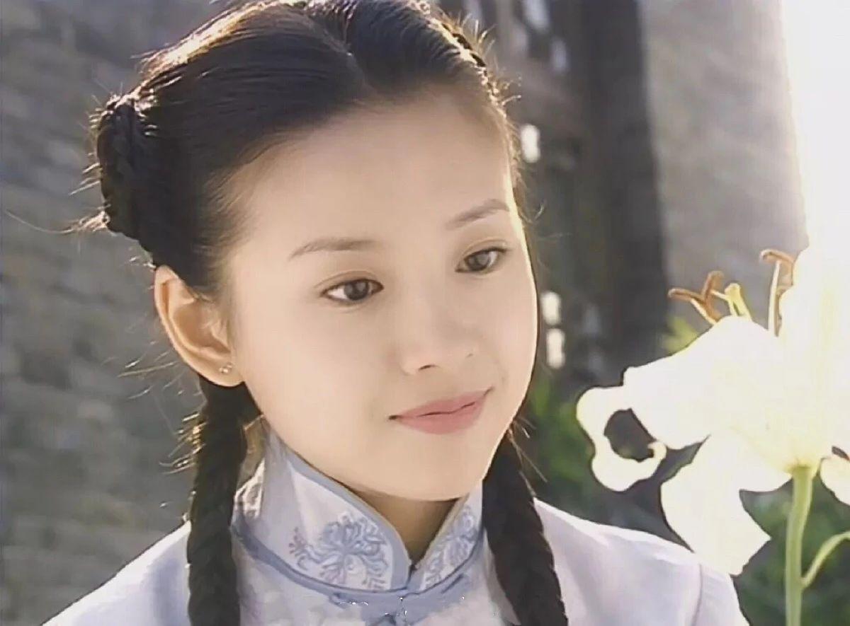 40岁董洁素颜出街面色憔悴,40岁董洁素颜现身衰老明显