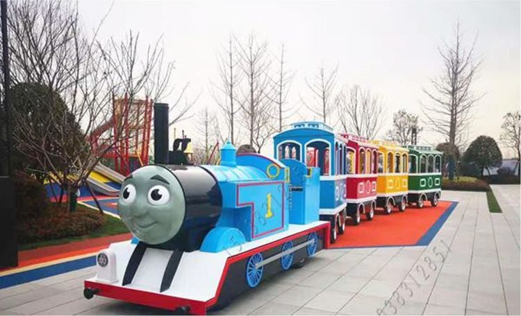 新春打卡重庆香水百合网红艺术节，坐小火车、玩玻璃滑道...