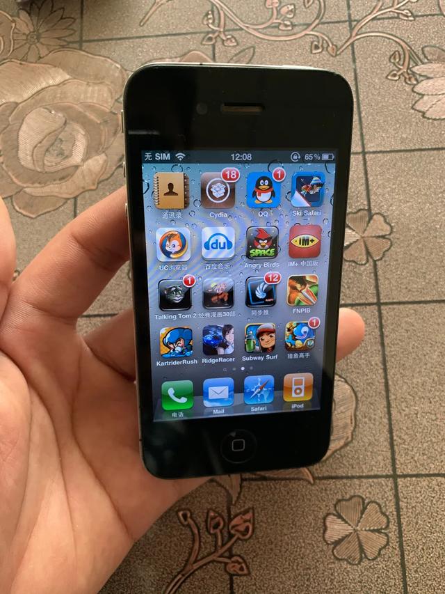 你还记得第一款苹果手机吗,你还记得第一部手机吗